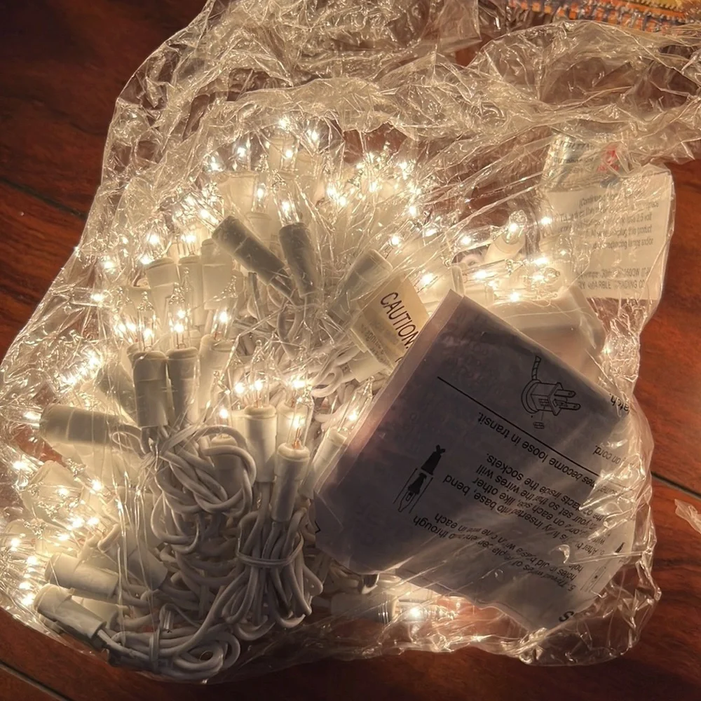 NWOT Christmas 300 Clear Curtain Light Set Super Bright For Indoor/Outdoor Use